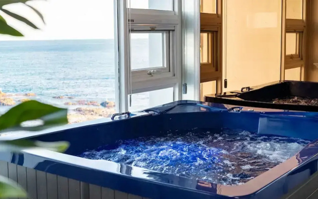 Pohang Pinewave Sea & Spa Pension