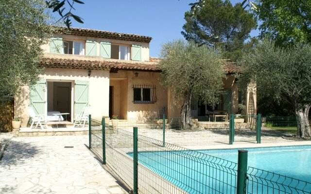 Majestic Villa in Mouans-Sartoux with Swimming Pool