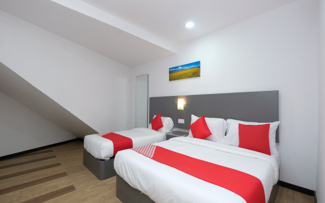 OYO 44043 First Garden Hotel