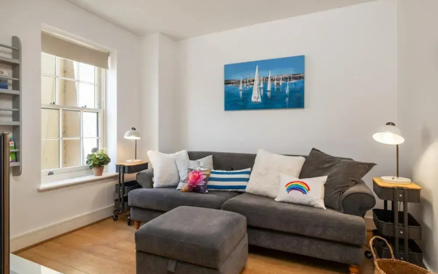 Nash House - Seafront With Parking Close to Town
