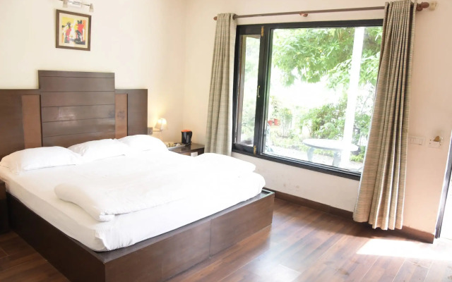 8fold-Pinecrest By LaRiSa, Bhimtal