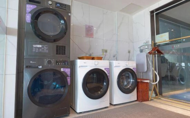 Mujiangnan Hotel (Changzhou Dinosaur Park Manhattan Plaza)