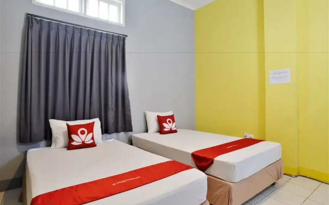 ZEN Rooms Basic Near Pasar Baru