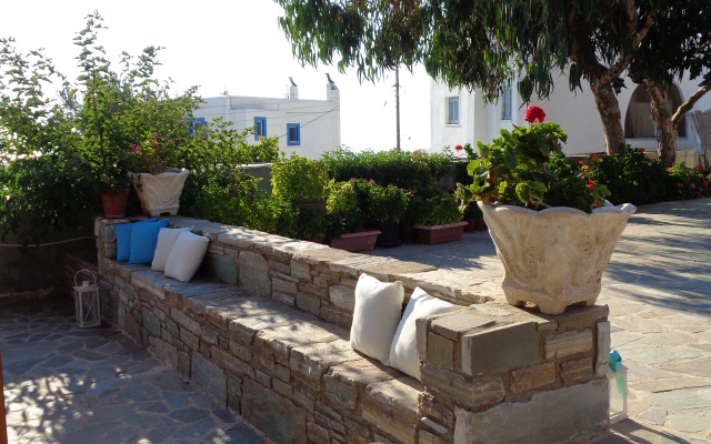 Petros Studios & Suites