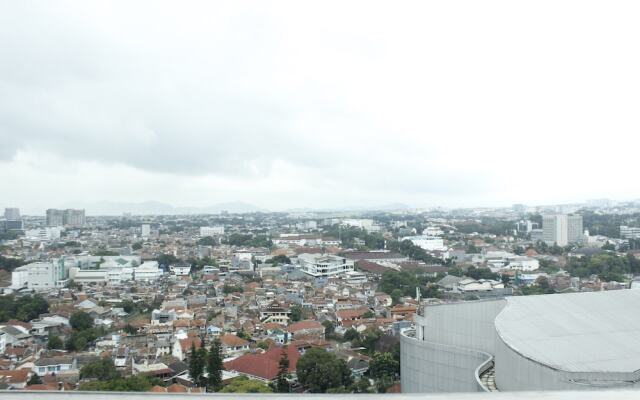 Modern Studio Room at Tamansari La Grande Apartment