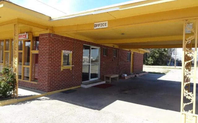 Holiday Capri Motel