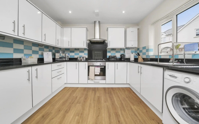 London Heathrow Living Serviced Apartments- Apt 10