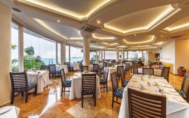 Grand Miramar All Luxury Suites & Residences