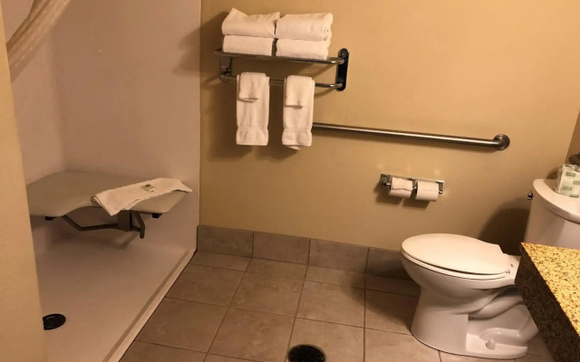 Cobblestone Inn & Suites - Brillion