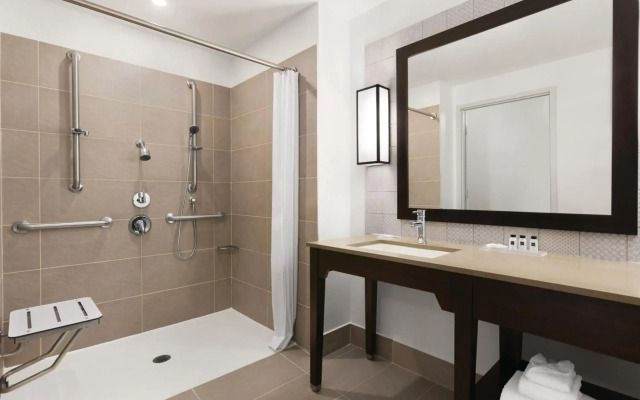 Country Inn & Suites by Radisson, Belleville, ON