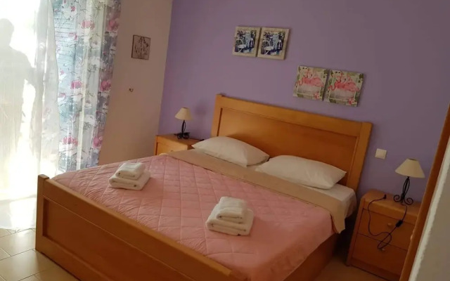 Menigos AB4G no50 Beachfront 2 Bdr Apt