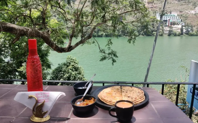 The Lake Retreat