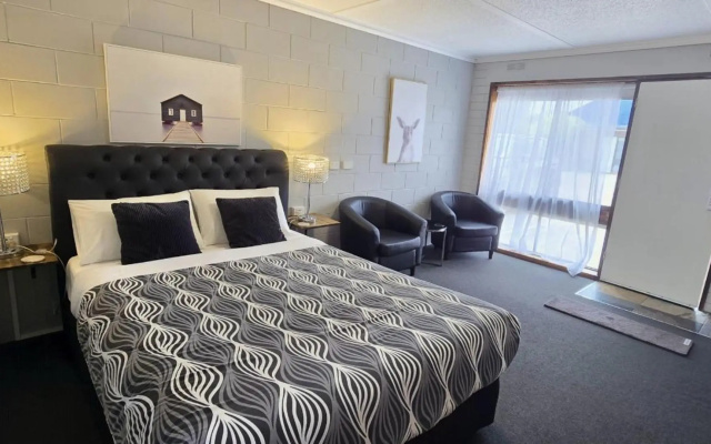 Mariner Motel – Guest Rooms – Portland