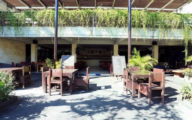 RedDoorz Plus near Kuta Square