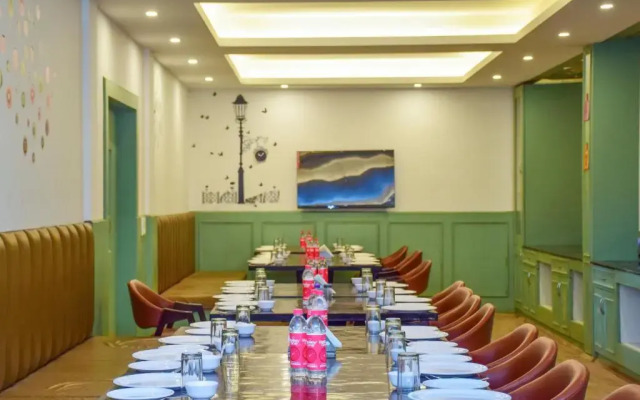 Hotel Glenroy By DLS Hotels