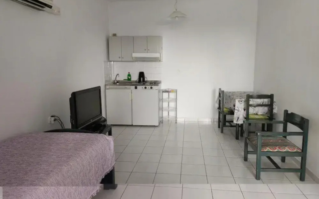 Zinovia Apartments & Studio