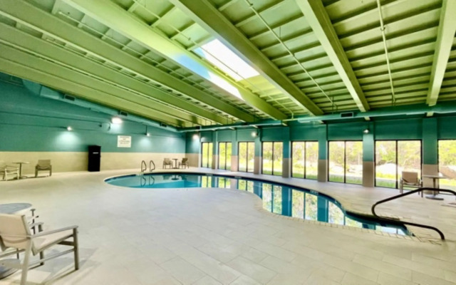 Comfort Inn & Suites Fall River