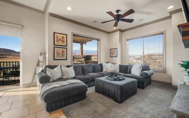 Coral Sunset Amenity-filled!