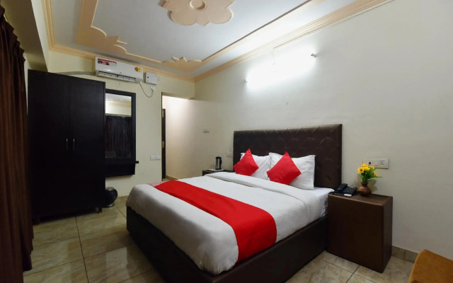 OYO 28555 Sandalee Comforts