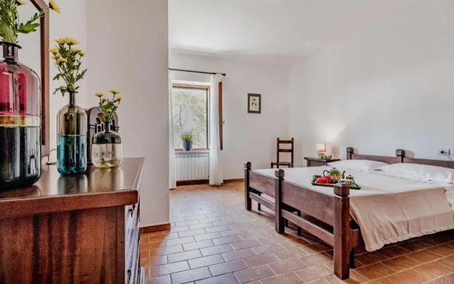 Beautiful 2-storey villa in Todi (room for 18)