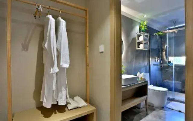 Yiwu Zhixuan Flower Hotel