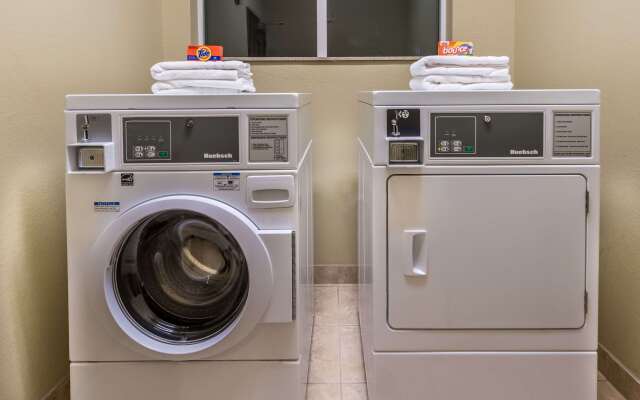 Days Inn & Suites by Wyndham Mineral Wells