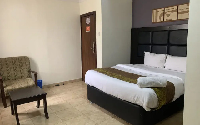 Foster Inn -Asake