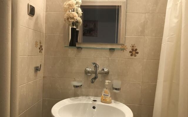 FM Deluxe 2-BDR Apartment with Terrace - Central City View