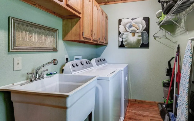 Asheville Town 3 Bedroom Cabin