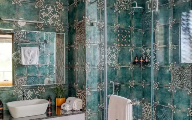 Graceful 1BHK Apartment by tisyastays