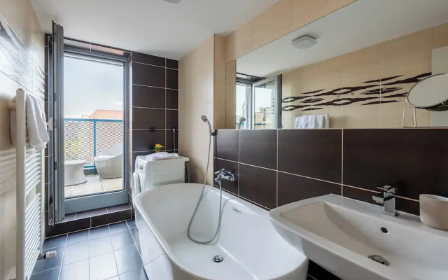 Modern Penthouse with 3-bedrooms
