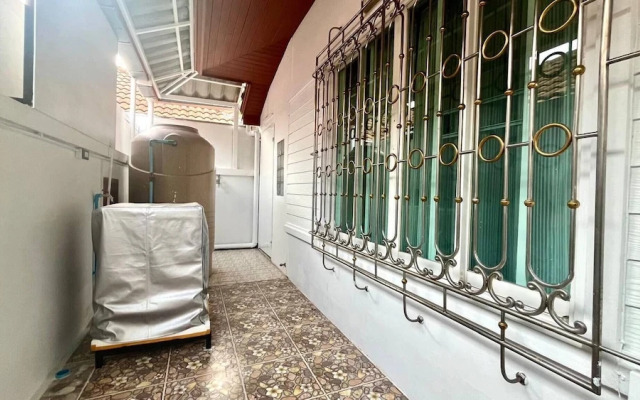 Valley 40 - 2 bdr Private Villa Near Phuket Town