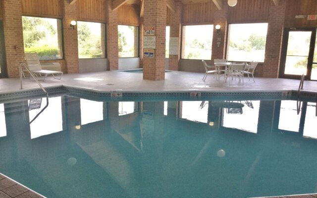 Capital O Amerihost Inn and Suites Fulton Hwy 54 MO