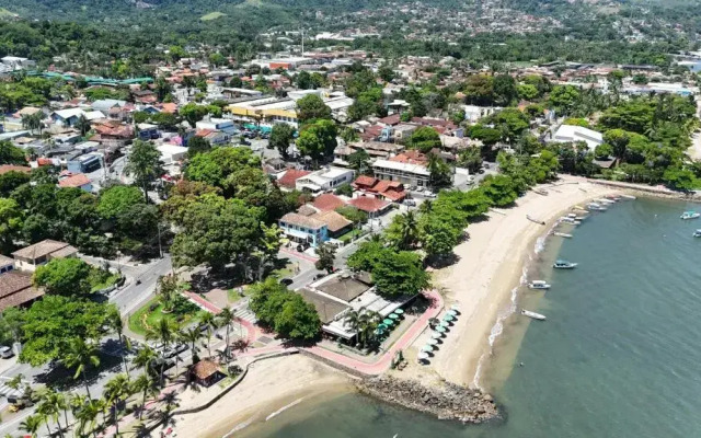 Quarto 100m da praia Pereque