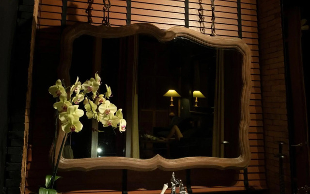 Chandra Residence