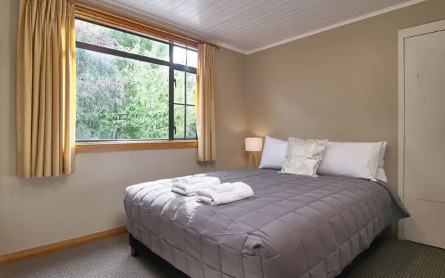 159 Yaldhurst Road Guest House