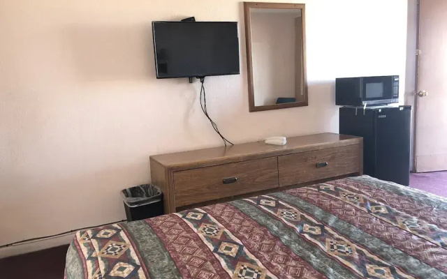 Deluxe Inn Motel