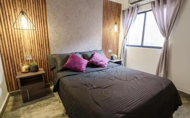 Provenza 5BR Jacuzzi 1 Block from Lleras