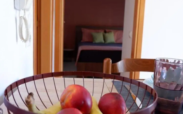 Quiet apartment with easy access to attractions.