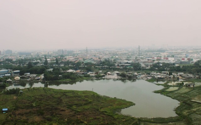 Spacious And Cozy Studio Room At Azalea Suites Apartment