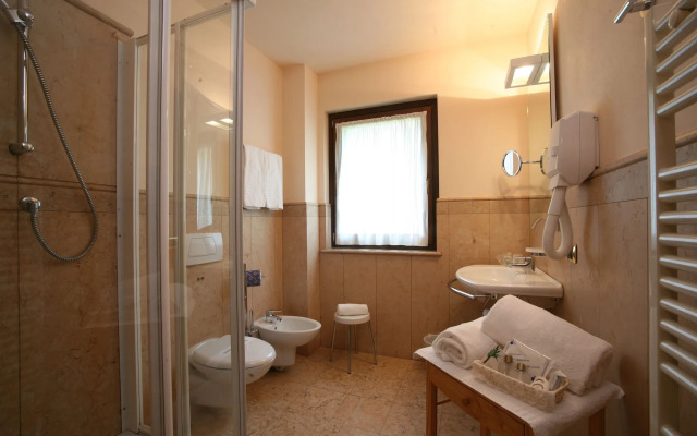 Paradise Hotel & Wellness