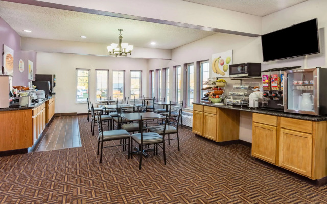 Super 8 by Wyndham Emmetsburg