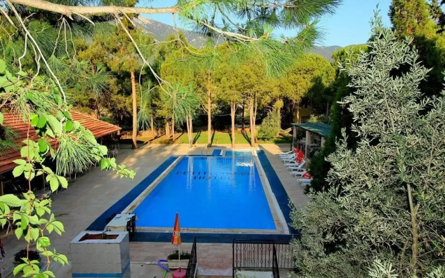 Petit Garden Hotel