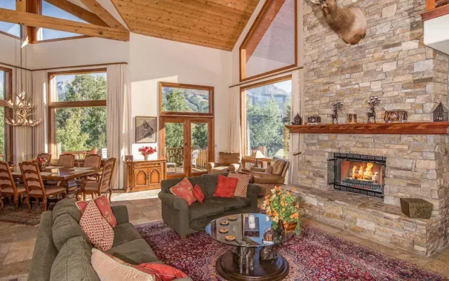 Lodge ON THE Point by Exceptional Stays