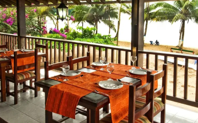 Playa de Oro Lodge