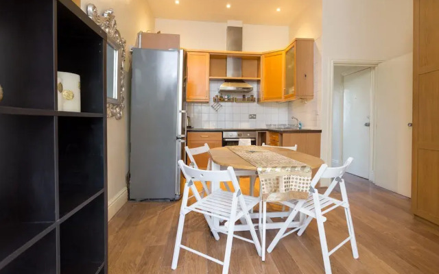 3 Bed Kensington Apartment with Balcony