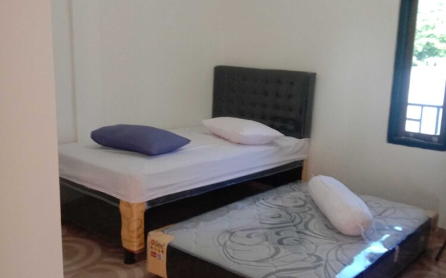EXPRESS O 91722 Home Stay Dan Sewa Mobil Jhon's Family – Guest Rooms – Labuan Bajo
