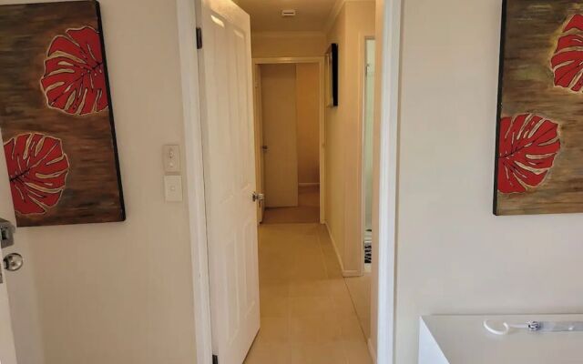 Cheerful 3 bedroom house with free parking