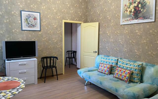 Апартаменты на переулке Яновского 2