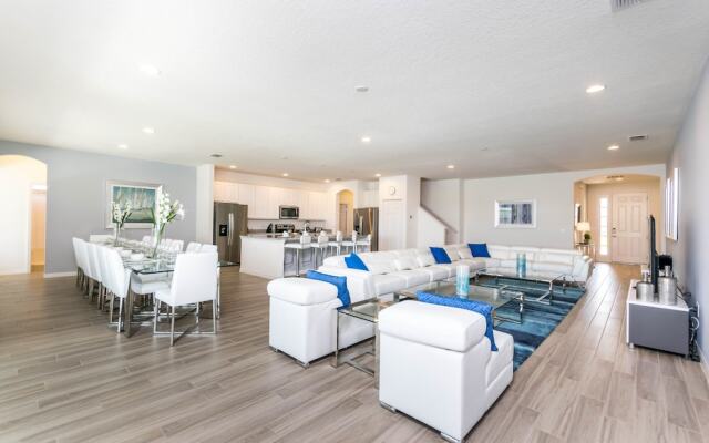 Solterra - 6140 Broad Oak Drive